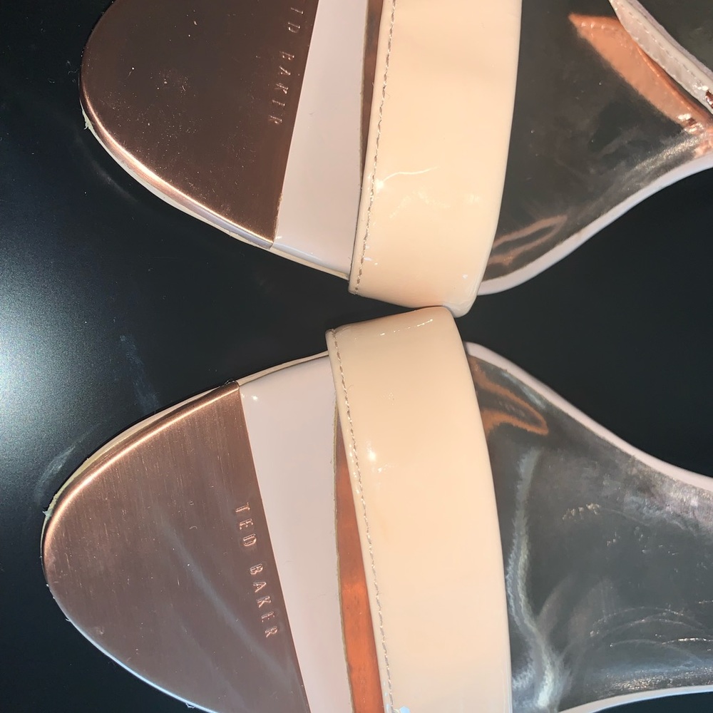 Heels - Picture 8 of 9